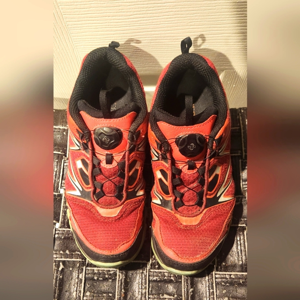 Merrell Women’s Hiking shoe Size 7 Capra Bolt Bright Red Performance Cushion